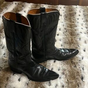 Men’s size 10, Justin leather cowboy boots